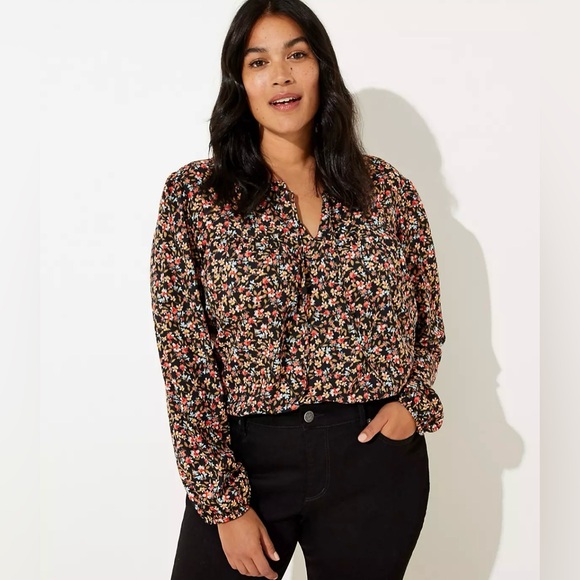 LOFT Tops - LOFT Plus Black Floral Shirred Split Neck Blouse Size LP NWOT